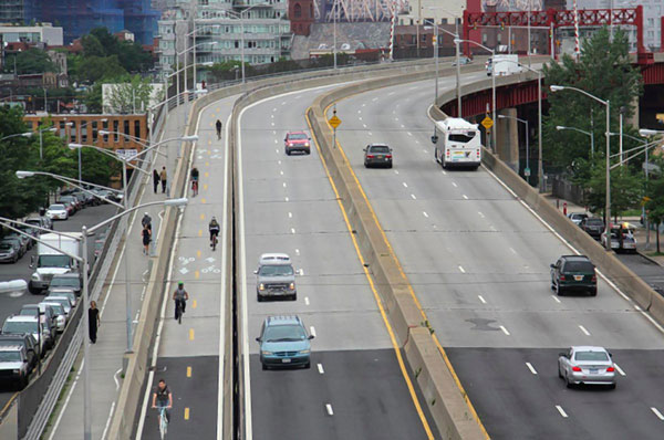 Spinning its wheels: City delays new Pulaski Bridge bike lane — again