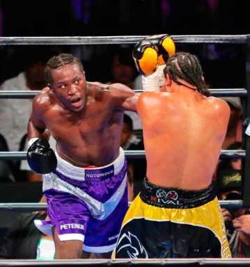Former arena worker debuts at Barclays Center boxing event