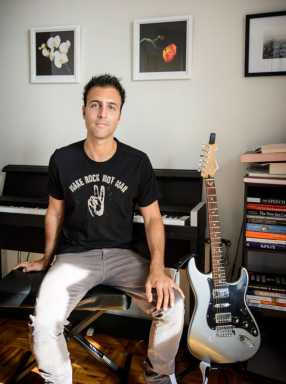Berning man: Musician organizes benefit concert for Bernie Sanders