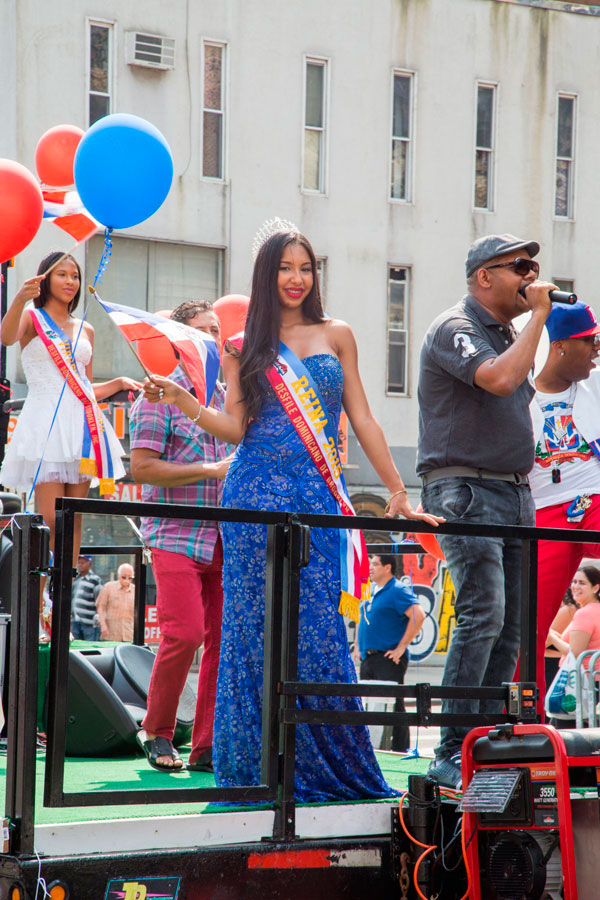 Dominican parade lights up Graham Avenue • Brooklyn Paper