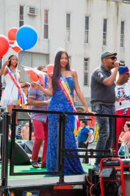 Dominican parade lights up Graham Avenue
