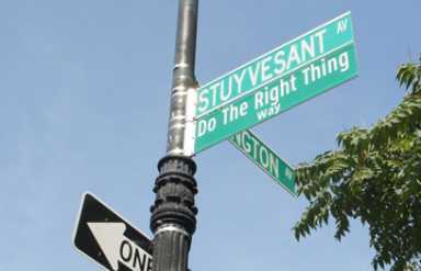Spike Lee unveils street named for ‘Do the Right Thing’