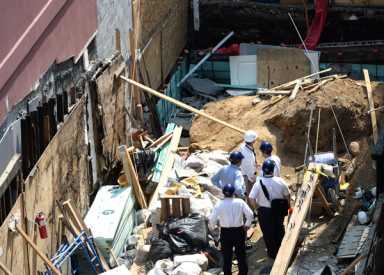 Wall collapse kills one, injures two on Myrtle Avenue
