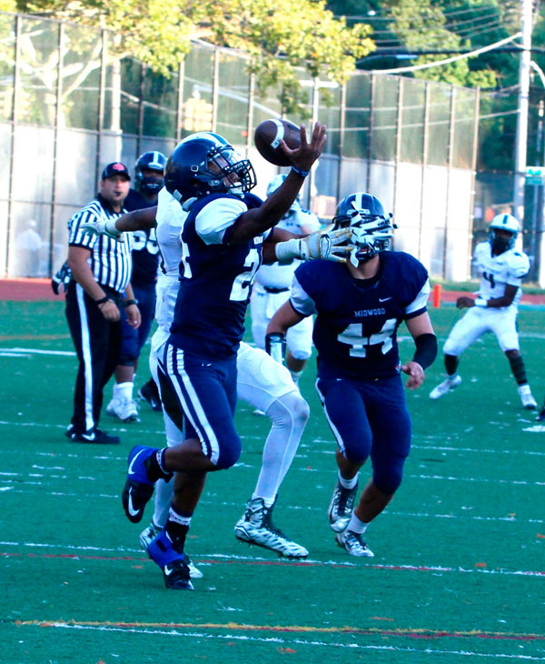 Midwood holds off Utes to remain unbeaten