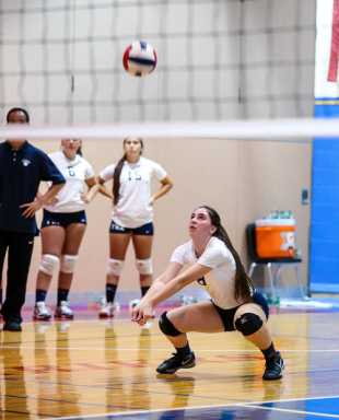 Fontbonne hangs tough before falling to defending champion St. Francis Prep
