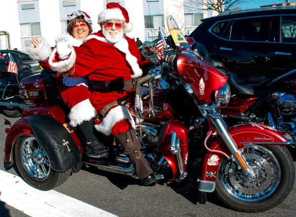 Chrome for the holidays: Motorcylce Santa, biker groups give gifts at Canarsie shelter