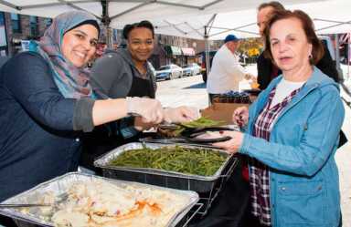 They gobbled it up! Ridgites dive into The Brooklyn Market’s pre-Thanksgiving meal