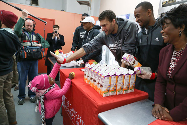 Fowl ball! Nets players hand out Thanksgiving turkeys in Bed-Stuy