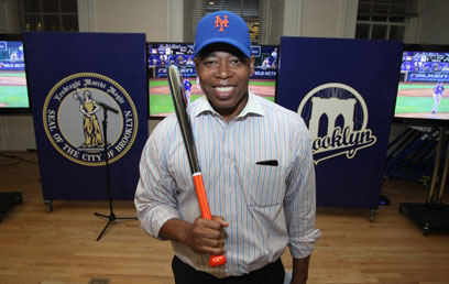 Brooklynites gather at Borough Hall to watch Cyclones in World Series