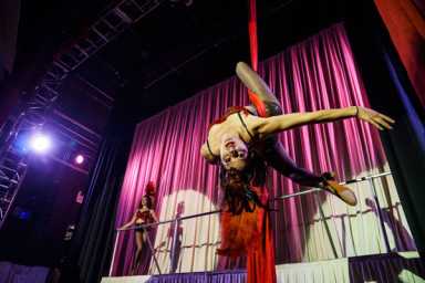 Jingle sells: High-flying show about Santa shilling soda