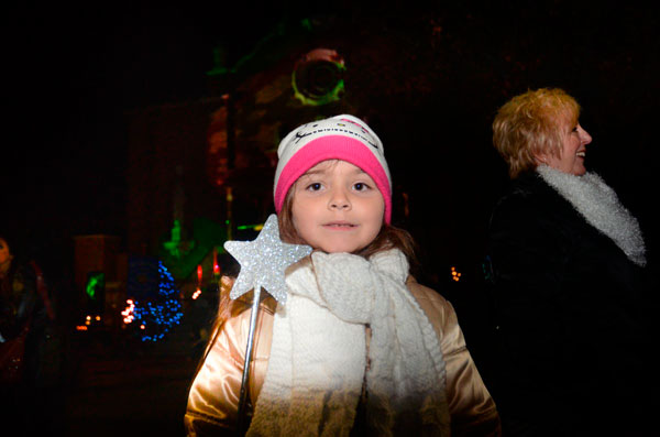 Glowing up!: Grace Church tree-lighting ceremony sprouts new chutes