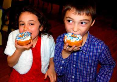 Mazel tot! Ridge Hanukkah celebration focuses on kids