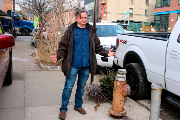 Parks and aggravation: Canal-side builders leaving cars on sidewalk