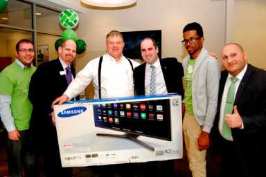 Standing O is adding interest to this bank opening