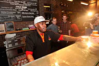 It takes a chef: Coolio serves up chili Downtown