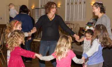 Tipping the scales: Ridgites feast on knishes and klezmer music
