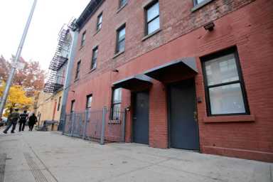 Greenpointers: City installing homeless shelter in ‘dead of night’