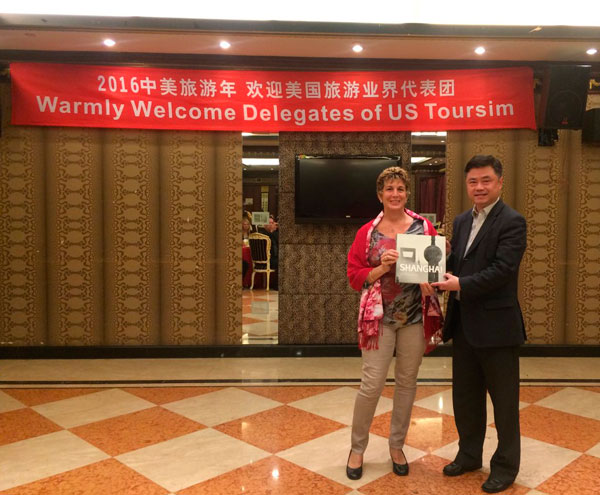 Standing O welcomes back our roving writer