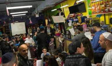 Mega megillah! Sheepshead Bay’s Chabad goes all-out for Purim