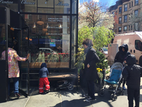 Street fight! Park Slope eatery seeks sidewalk seating, gets grilling over clutter instead