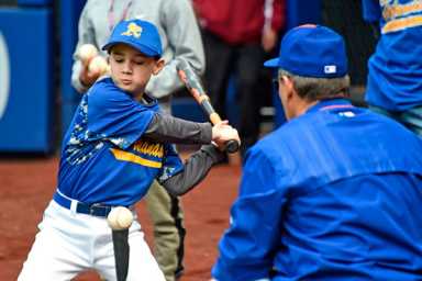 They had a ball! Mets go to bat for Little Leaguers