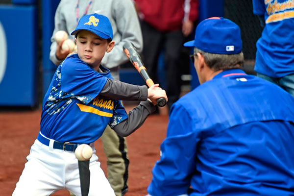 They had a ball! Mets go to bat for Little Leaguers