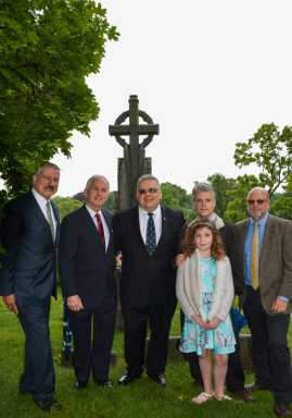 Resting laurels: Boody students honor namesake former mayor with graveside wreath