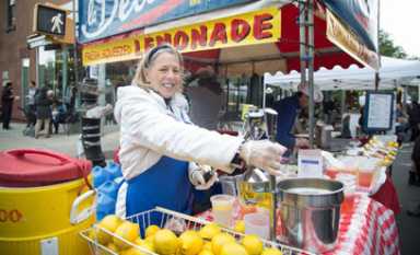 Crowd pleaser! Hordes flock to Fifth Avenue for street fair