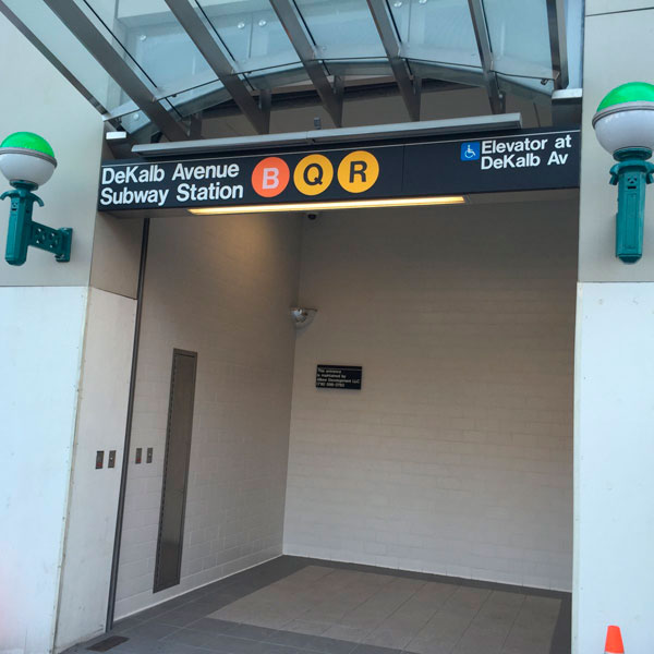 Developer reopens DeKalb subway entrance — in its shopping center