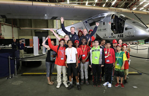 Beam them up! Kensington middle-schoolers tour solar-powered plane