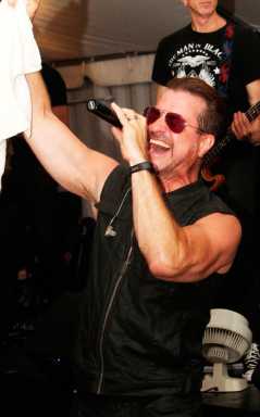 With or without U2: Cover band rocks Aviator