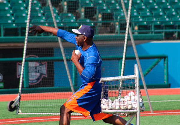 Mookie sighting! Wilson pitches in for Clones