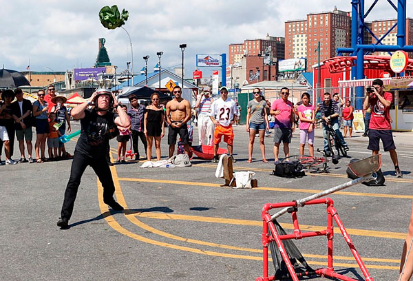 Tip of the hat: ‘Busker’ fest brings street performers to Coney