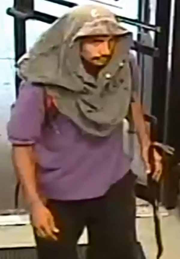 Poorly disguised thief smashes way in to Bushwick clothing store