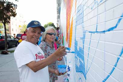 Intra-mural! Williamsburgers  paint neighborhood history on MS 50 wall