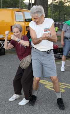 Golden’s oldies: Doo wop-ers a hit at senator’s summer concert