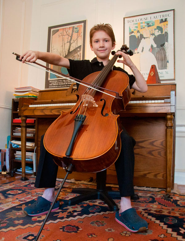 Bow wonder! Cello prodigy plays Red Hook show