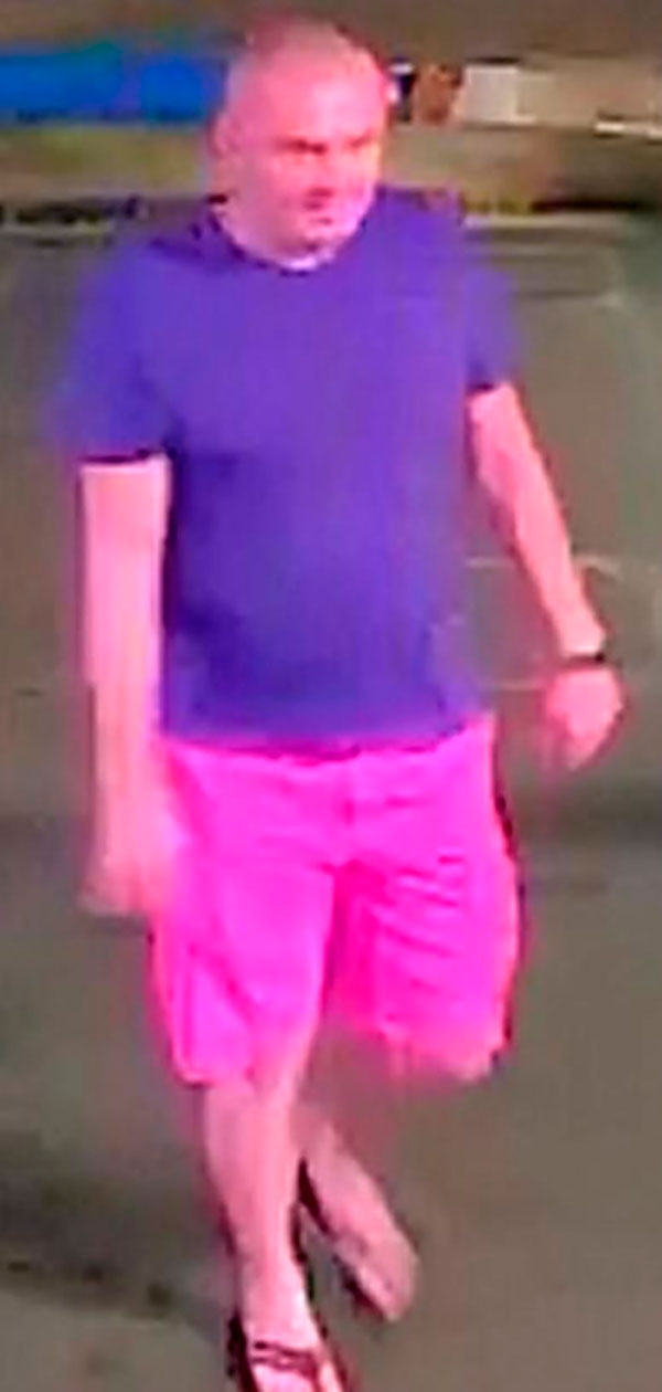 Hammered! Jerk smacks guy with bag of beer bottles