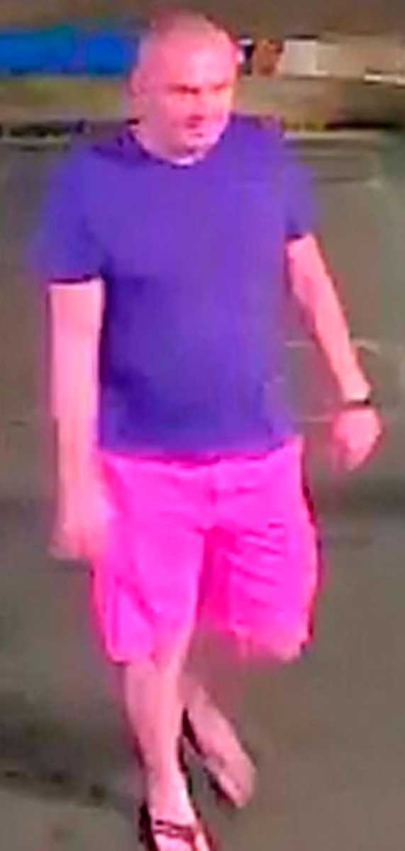 Hammered! Jerk smacks guy with bag of beer bottles