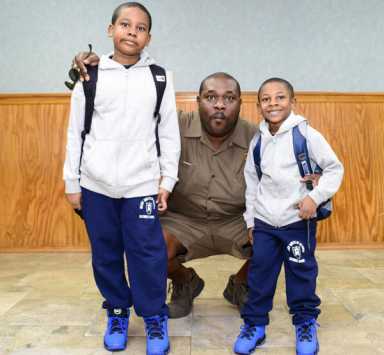 School lauds dads who drop off kids