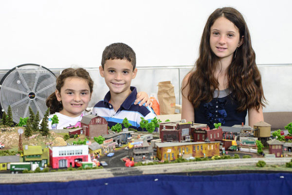 Local-motion! Marine Parkers come out for model train show