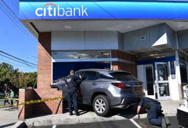 Big deposit: Driver crashes into Flatlands bank