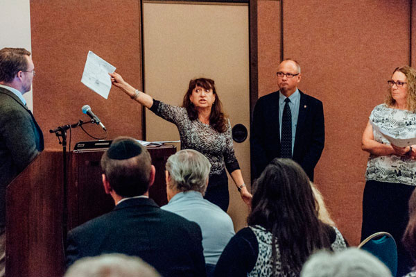 Flood and thunder: Corps’s storm-barrier proposal gets jeers for long timeline