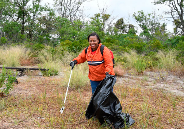 Plumb job: Vols clean up fetid beach
