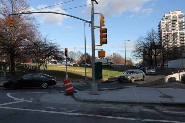 Exit strategy: City adds signal, crosswalk to Manhttan Bridge off-ramp