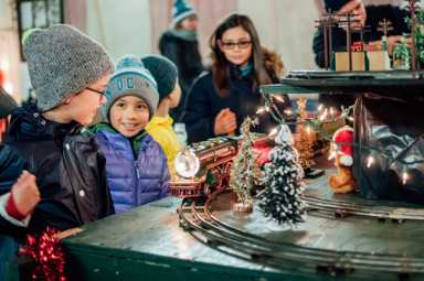 Track stars! Old-school model trains wow modern kids at Coney Winter Wonderland fest