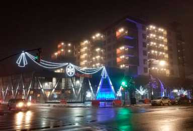 Christmas lights brighten Sheepshead Bay Road for first time in 15 years