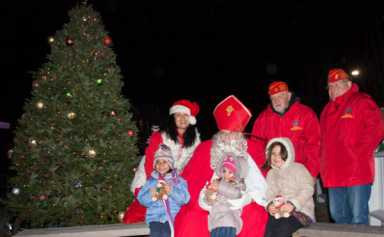 ‘Lotts’ of Christmas cheer at Marine Park tree-lighting