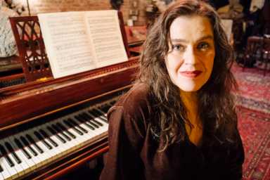 Singing off keys: A music show with no piano!