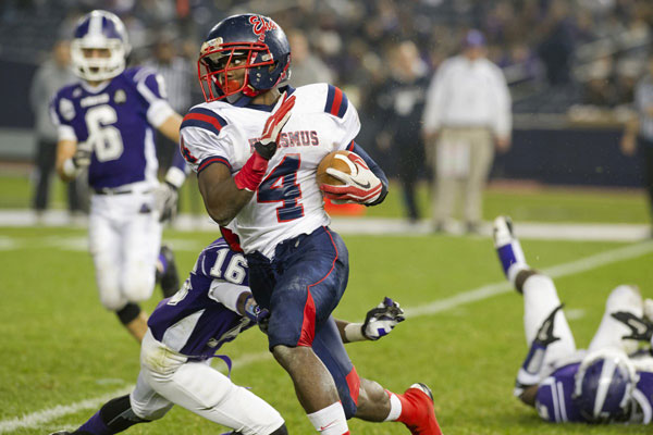 Prepping for the pros: Former Dutchmen star declares for 2017 NFL draft